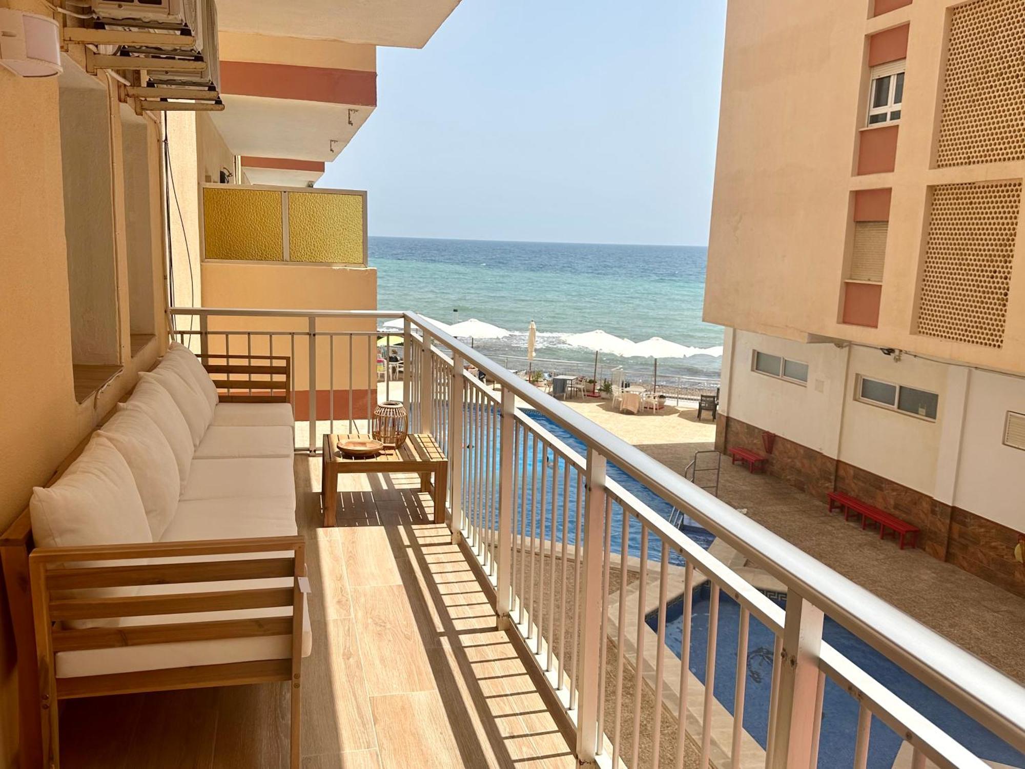 Amazing 3 Bedrooms Apartment With Pool Next To The Sea Torrevieja Exterior photo